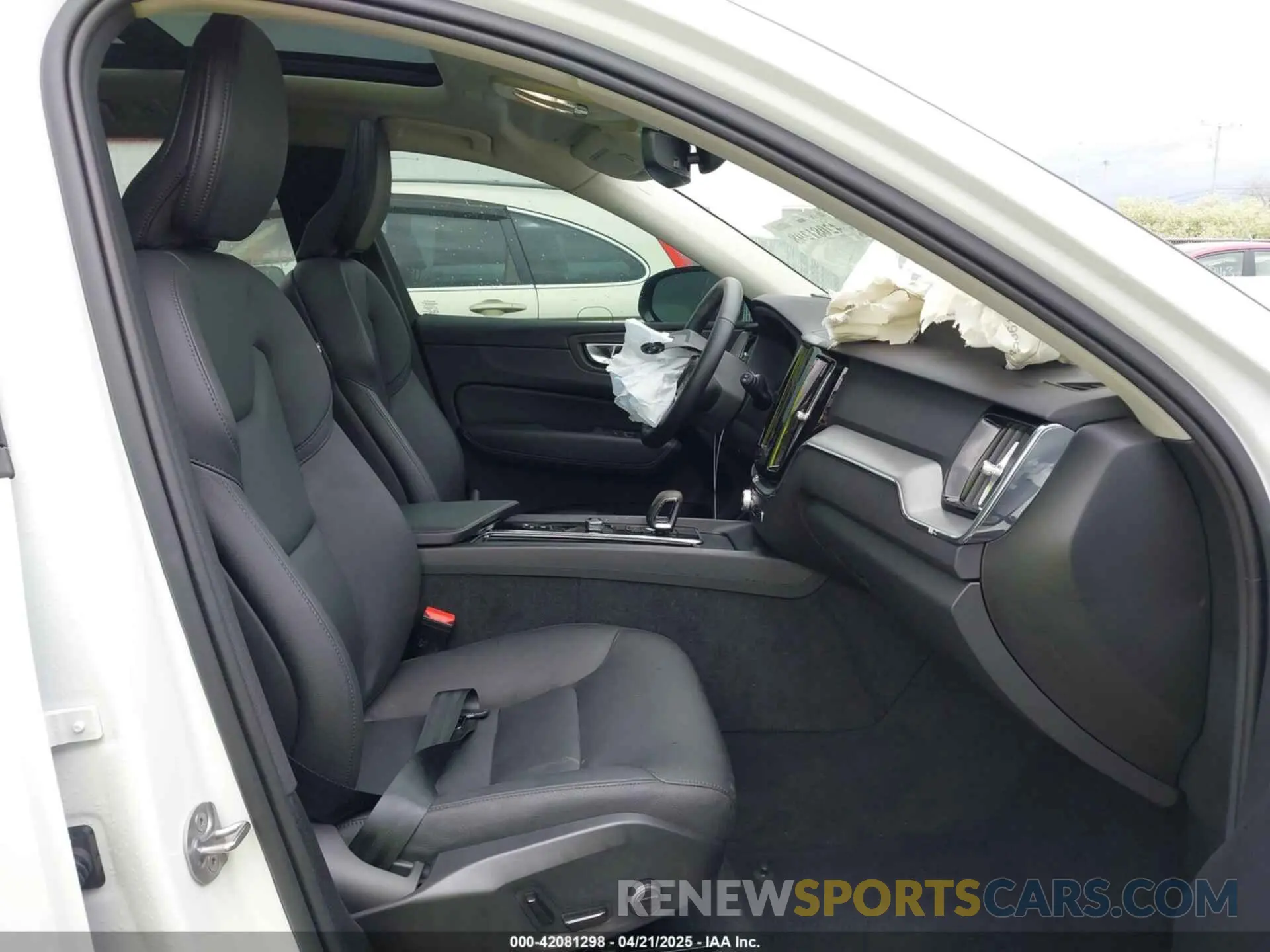 5 fotografías del automóvil dañado YV4M12RJ8S1002840 VOLVO XC60 2025
