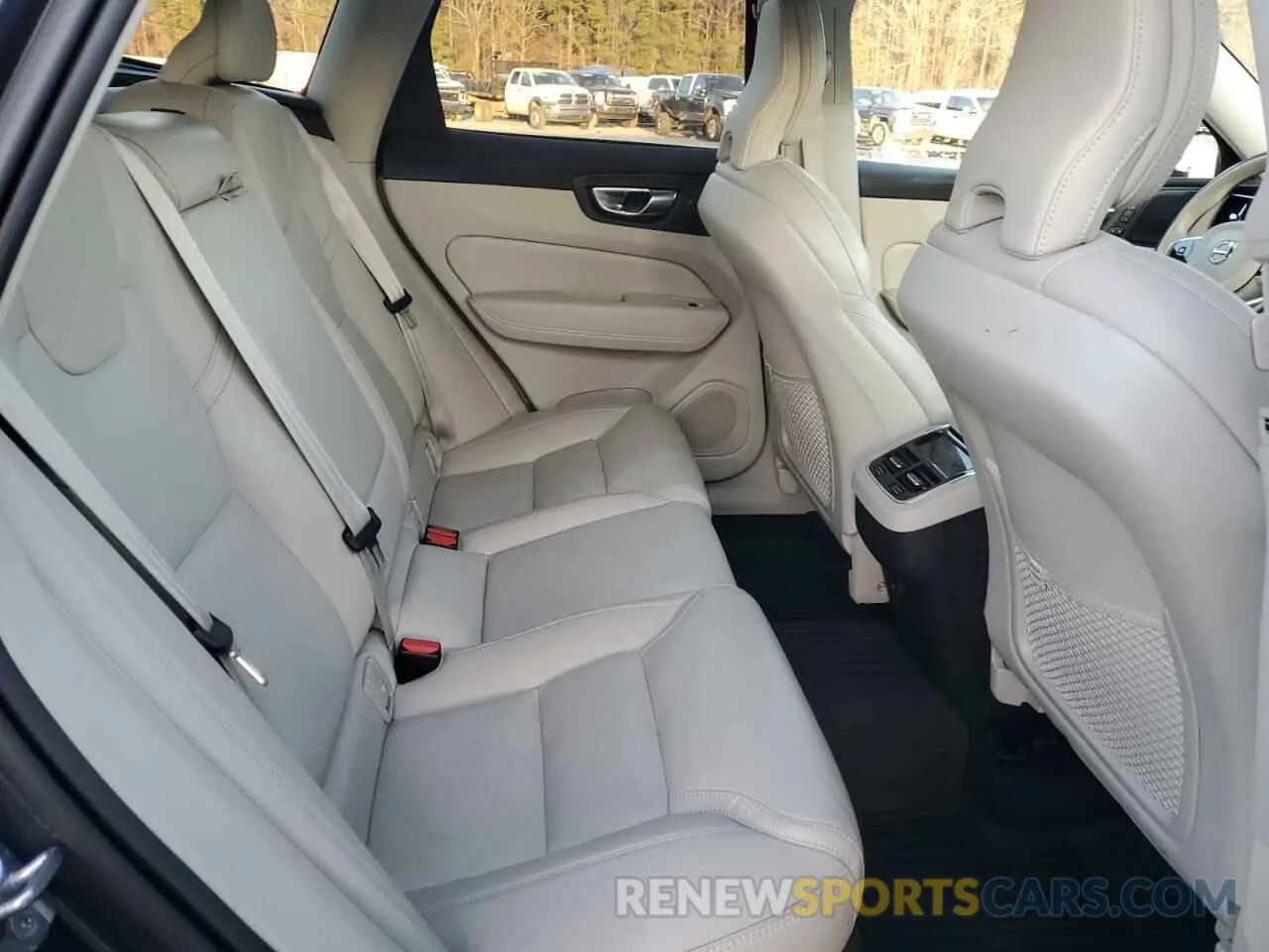 11 fotografías del automóvil dañado YV4L12DL0N1014604 VOLVO XC60 B5 IN 2022
