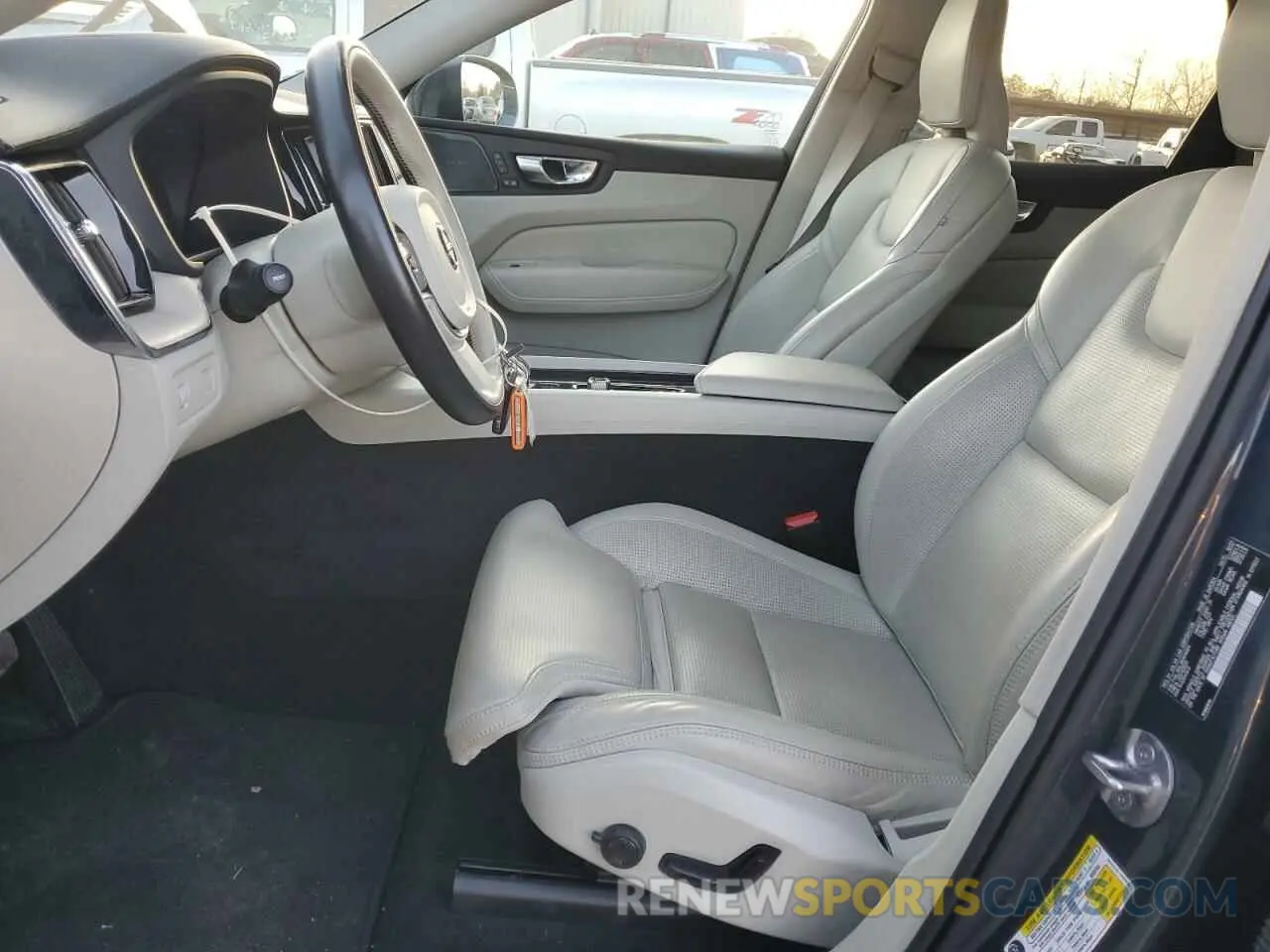 7 fotografías del automóvil dañado YV4L12DL0N1014604 VOLVO XC60 B5 IN 2022