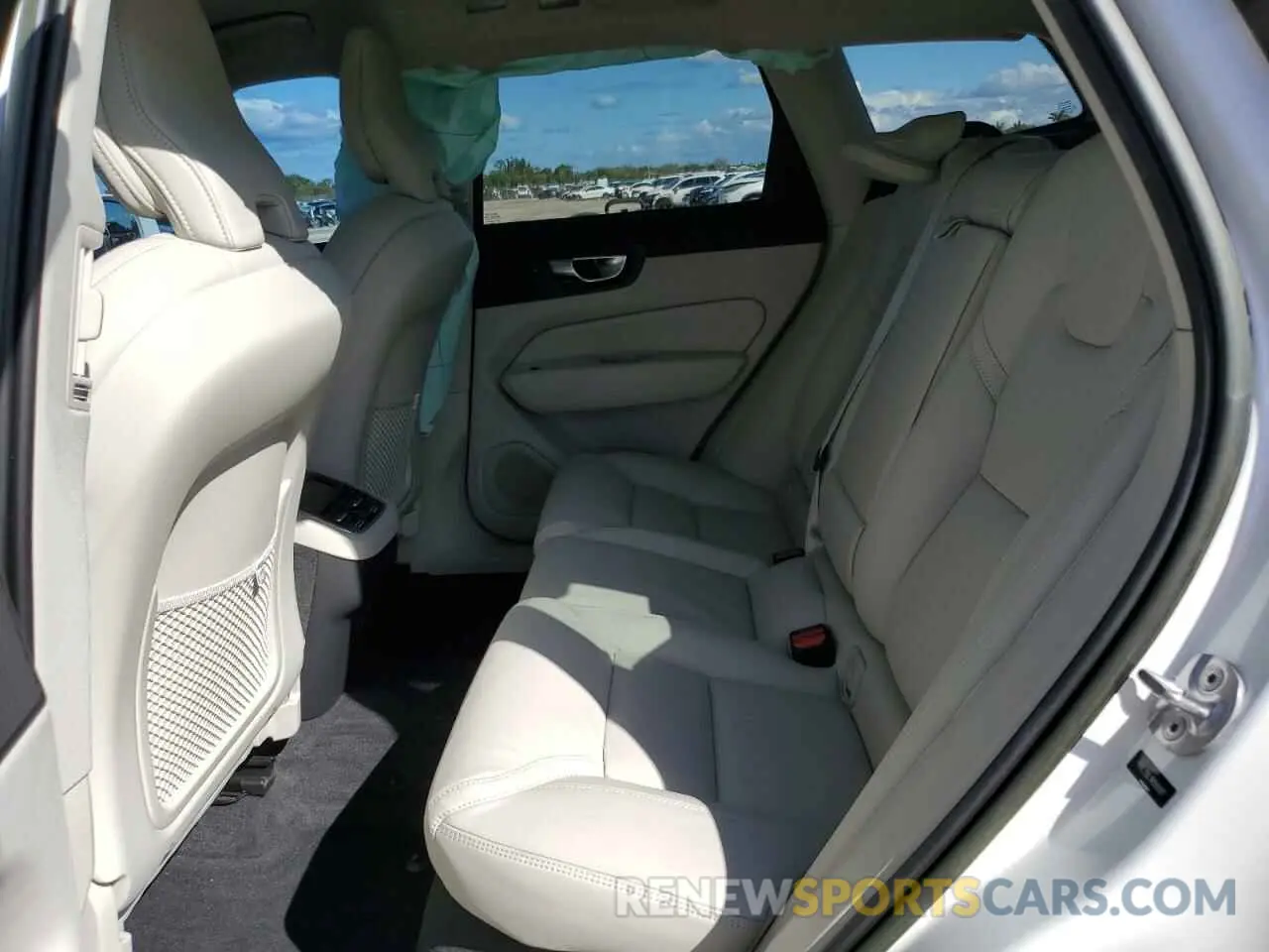 10 fotografías del automóvil dañado YV4L12DL1N1080997 VOLVO XC60 B5 IN 2022