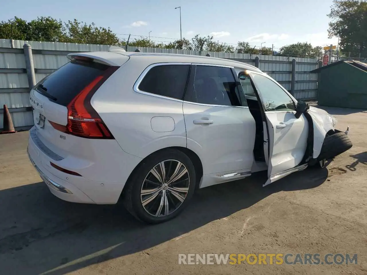 3 fotografías del automóvil dañado YV4L12DL2N1079695 VOLVO XC60 B5 IN 2022