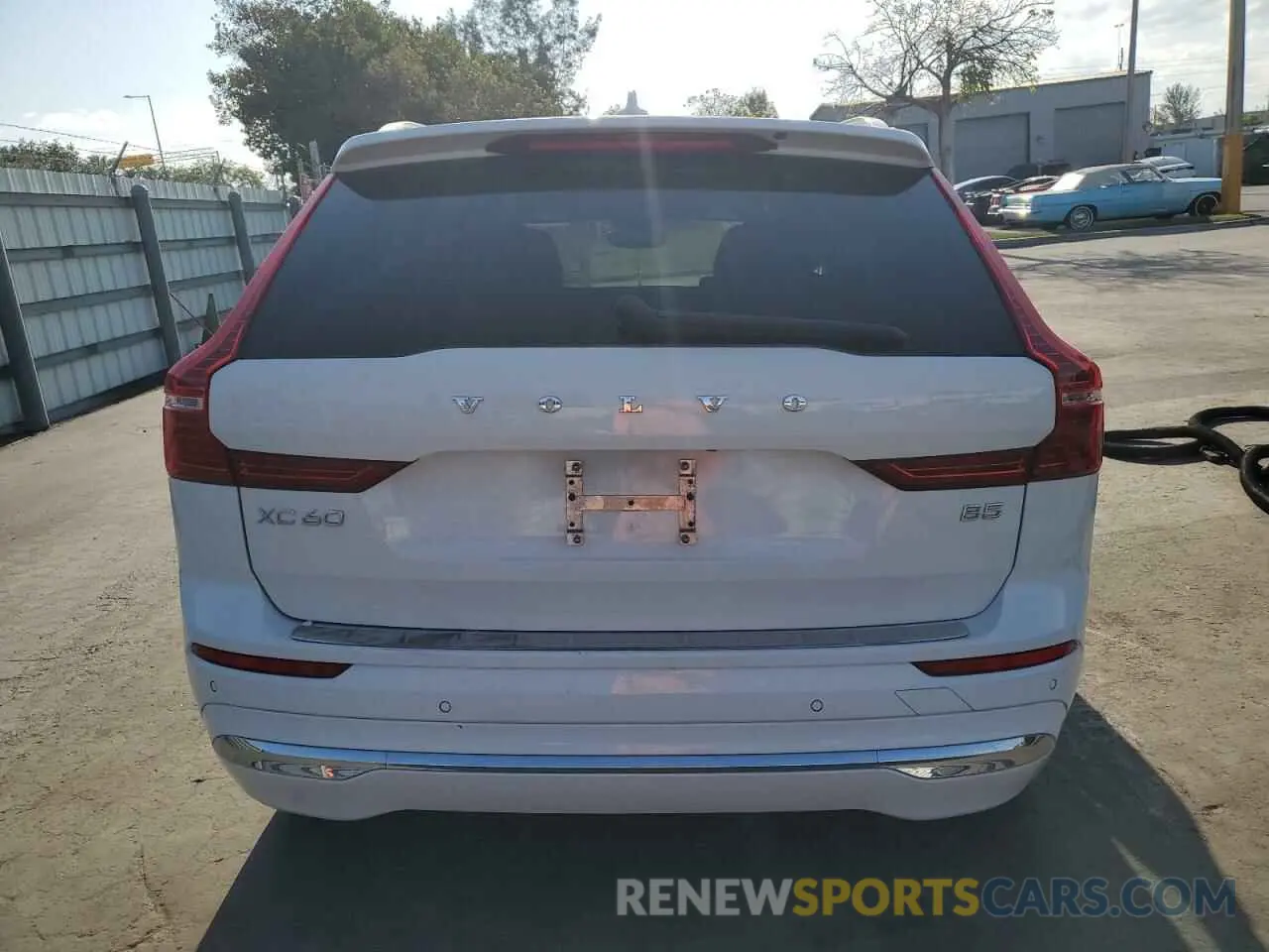6 fotografías del automóvil dañado YV4L12DL2N1079695 VOLVO XC60 B5 IN 2022