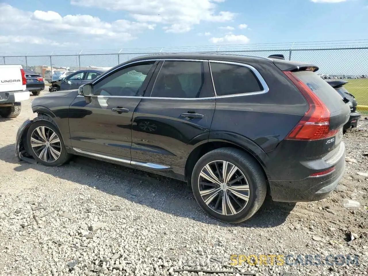 2 fotografías del automóvil dañado YV4L12DL2N1946545 VOLVO XC60 B5 IN 2022