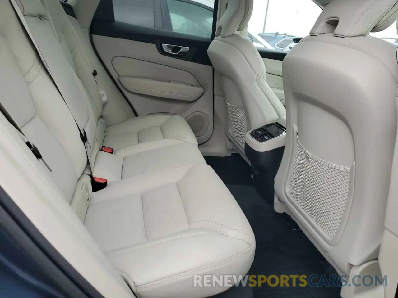 11 fotografías del automóvil dañado YV4L12DL3N1071881 VOLVO XC60 B5 IN 2022