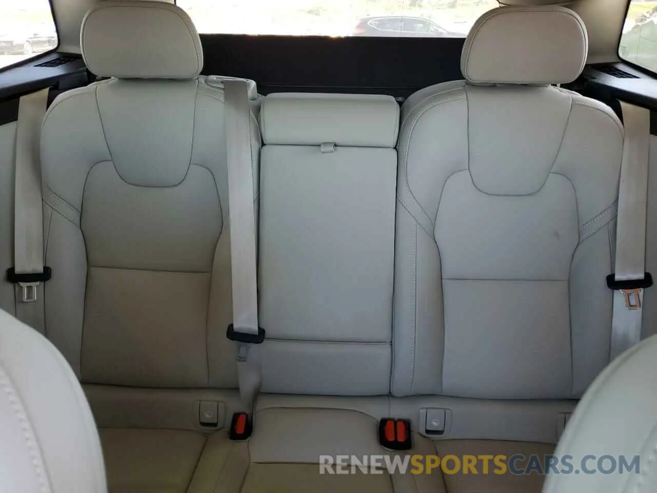 10 fotografías del automóvil dañado YV4L12DL3N1081536 VOLVO XC60 B5 IN 2022