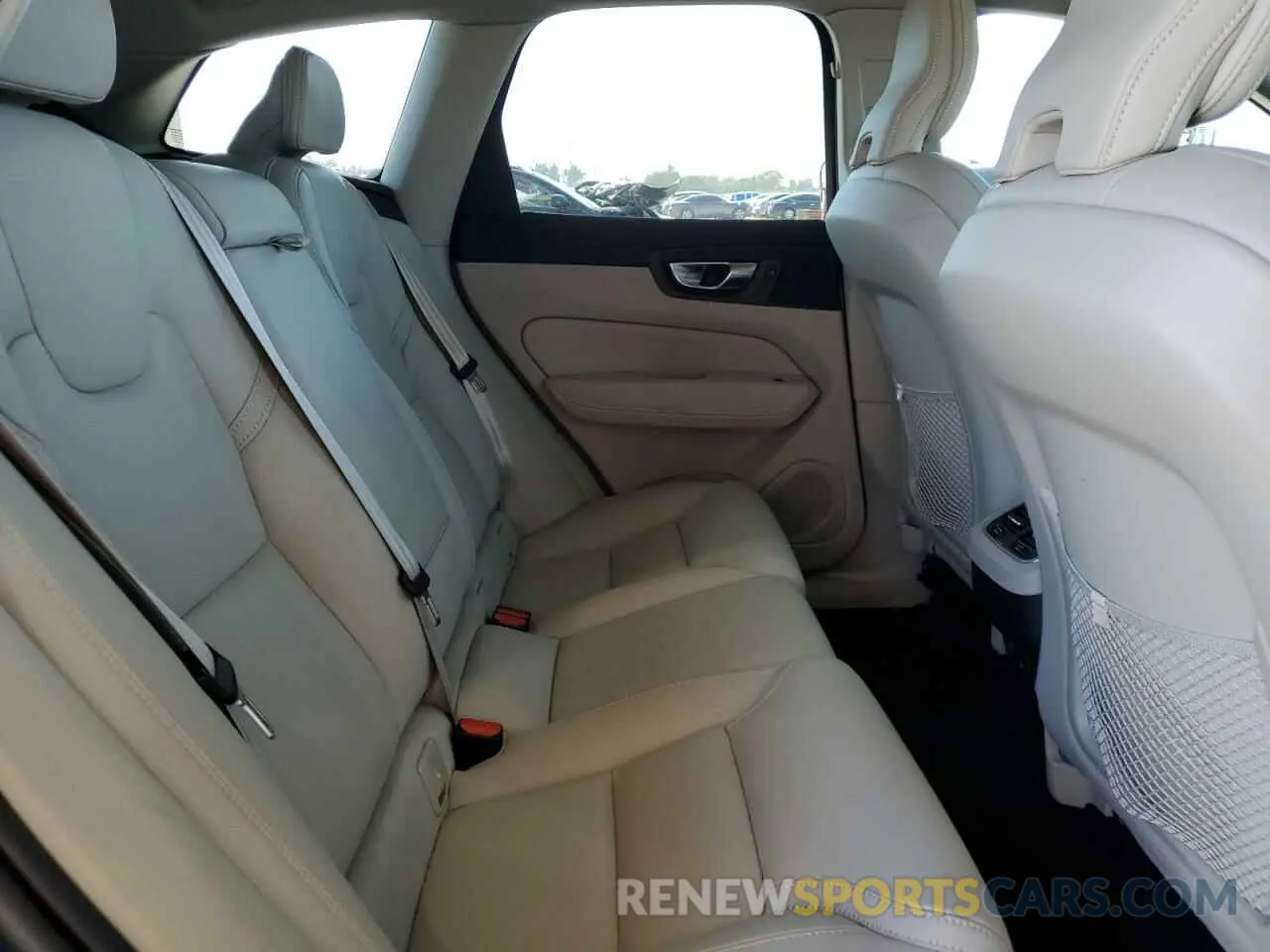 12 fotografías del automóvil dañado YV4L12DL3N1081536 VOLVO XC60 B5 IN 2022