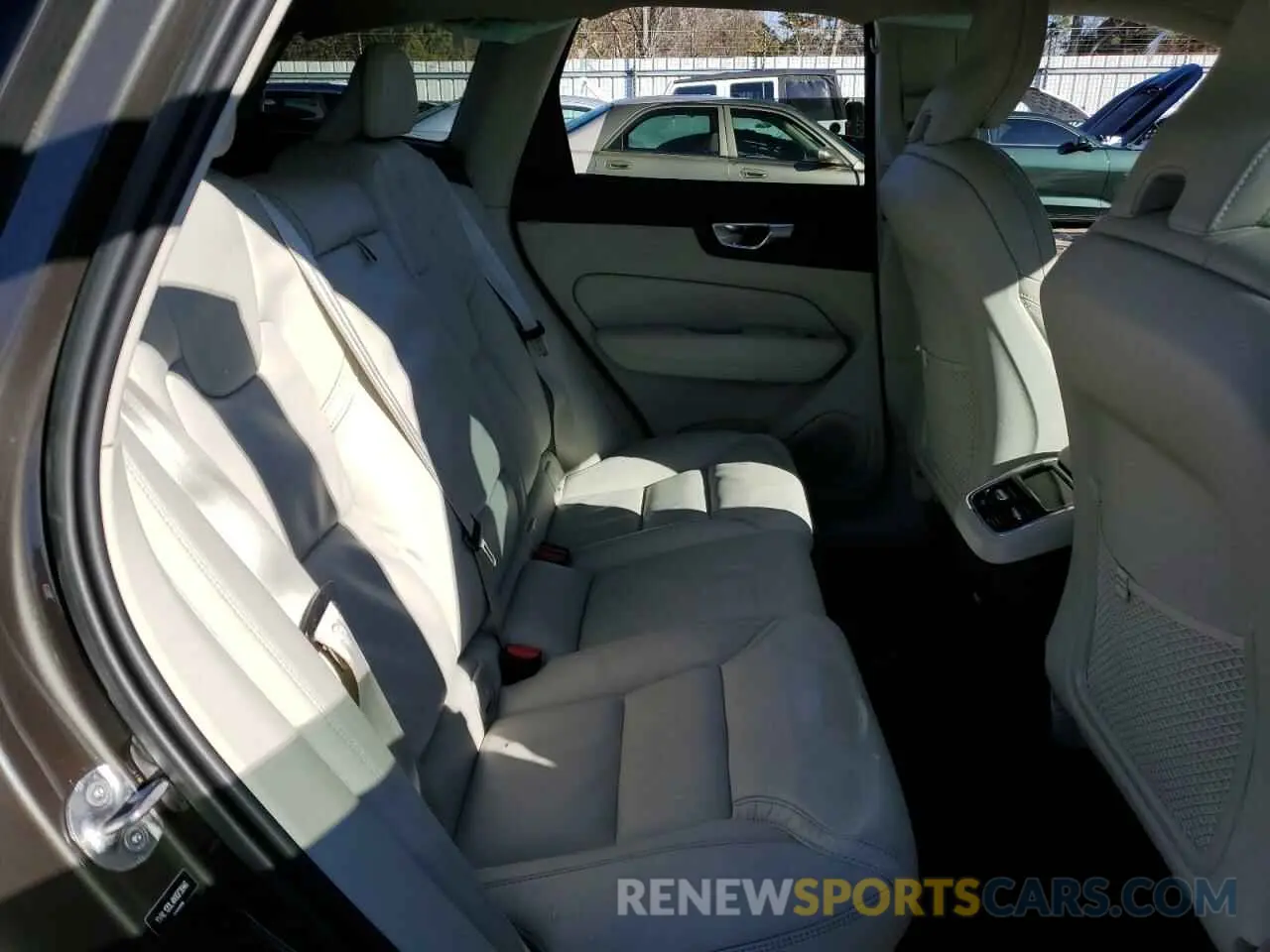 11 fotografías del automóvil dañado YV4L12DL4N1073946 VOLVO XC60 B5 IN 2022