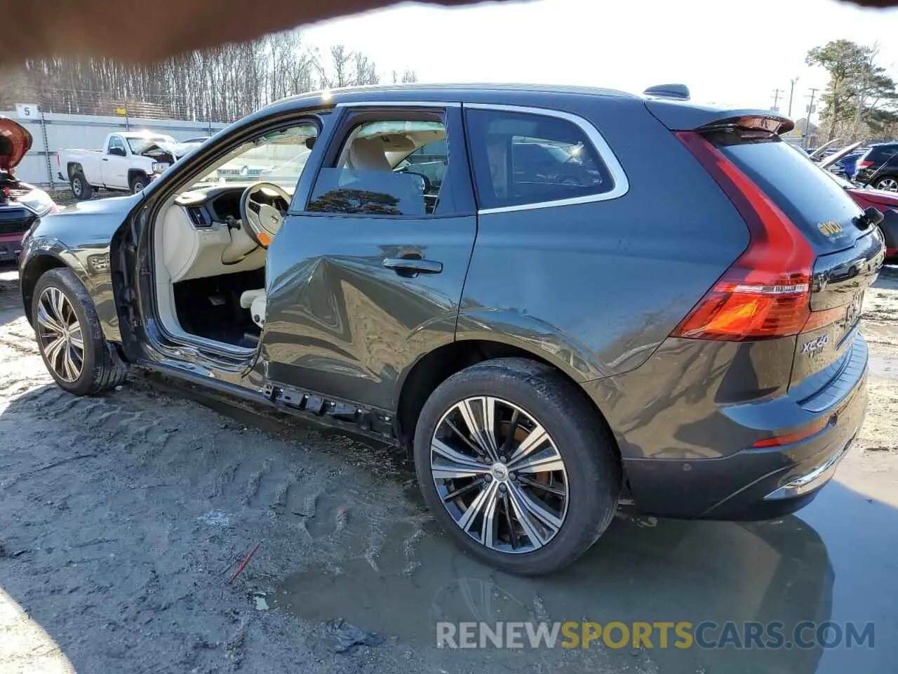 2 fotografías del automóvil dañado YV4L12DL4N1073946 VOLVO XC60 B5 IN 2022