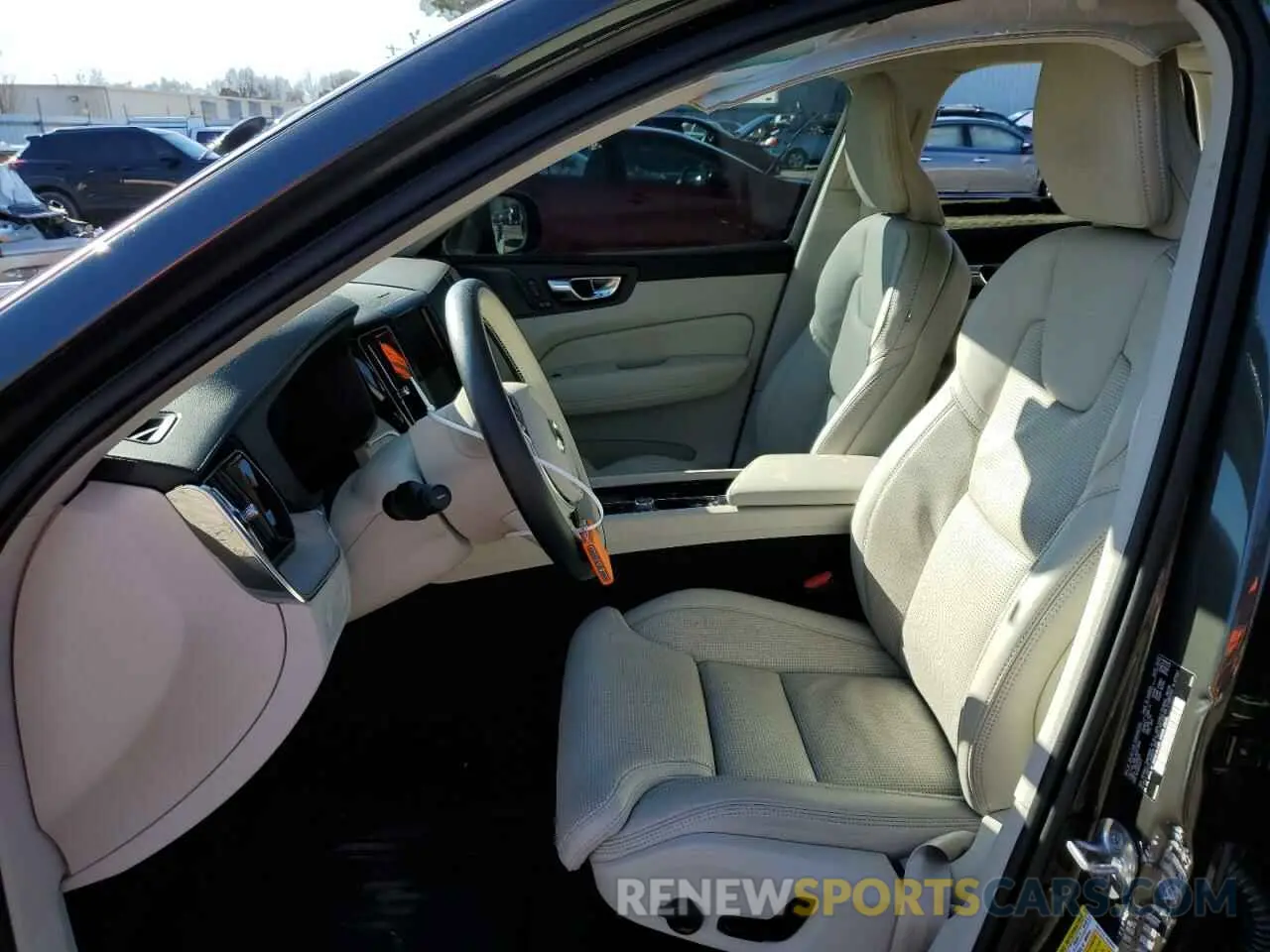 7 fotografías del automóvil dañado YV4L12DL4N1073946 VOLVO XC60 B5 IN 2022