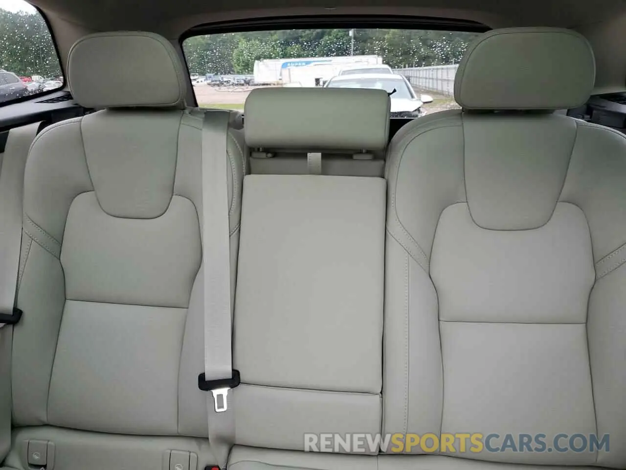 10 fotografías del automóvil dañado YV4L12DL7N1987415 VOLVO XC60 B5 IN 2022