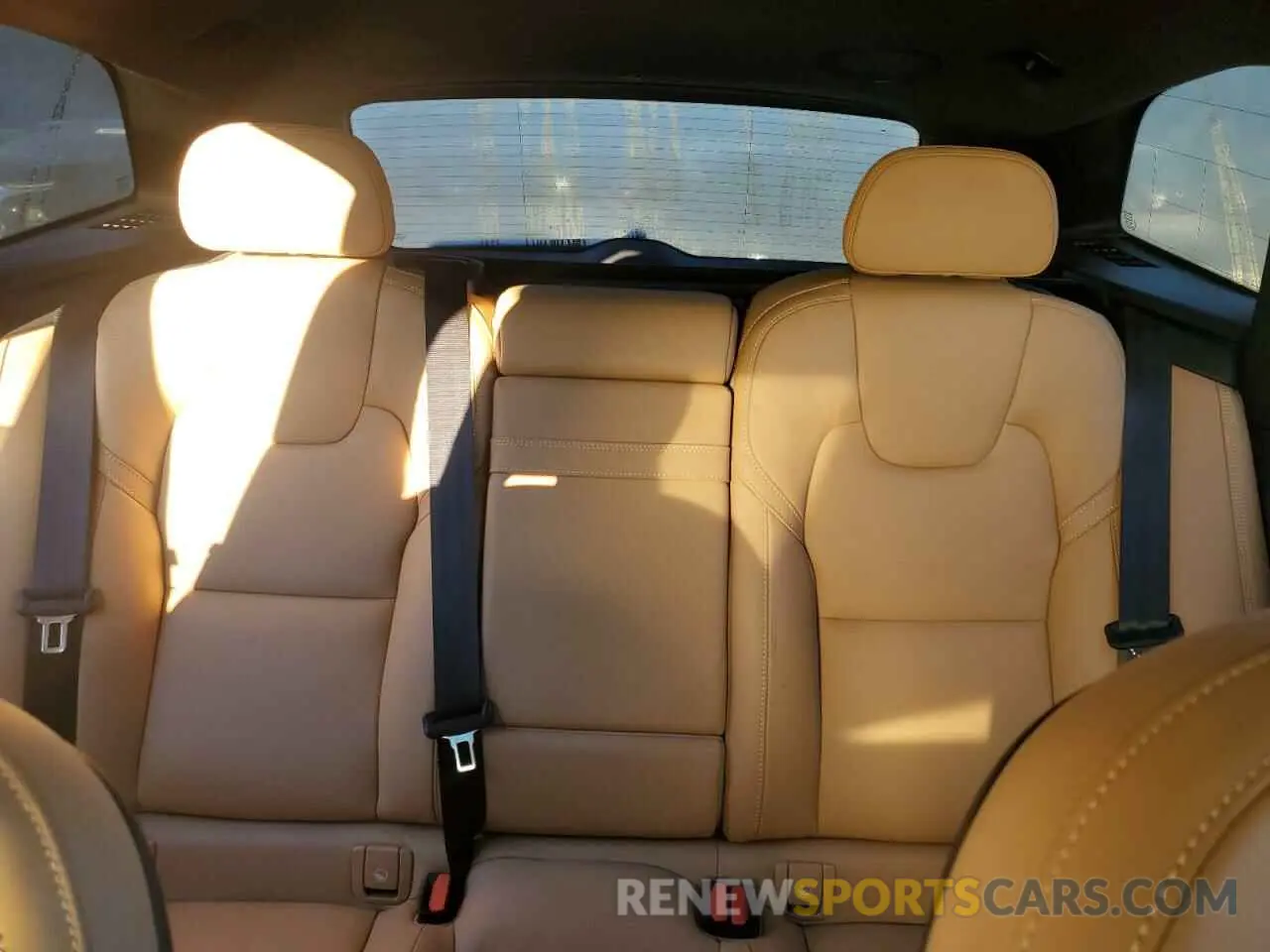 10 fotografías del automóvil dañado YV4L12DL8N1924999 VOLVO XC60 B5 IN 2022