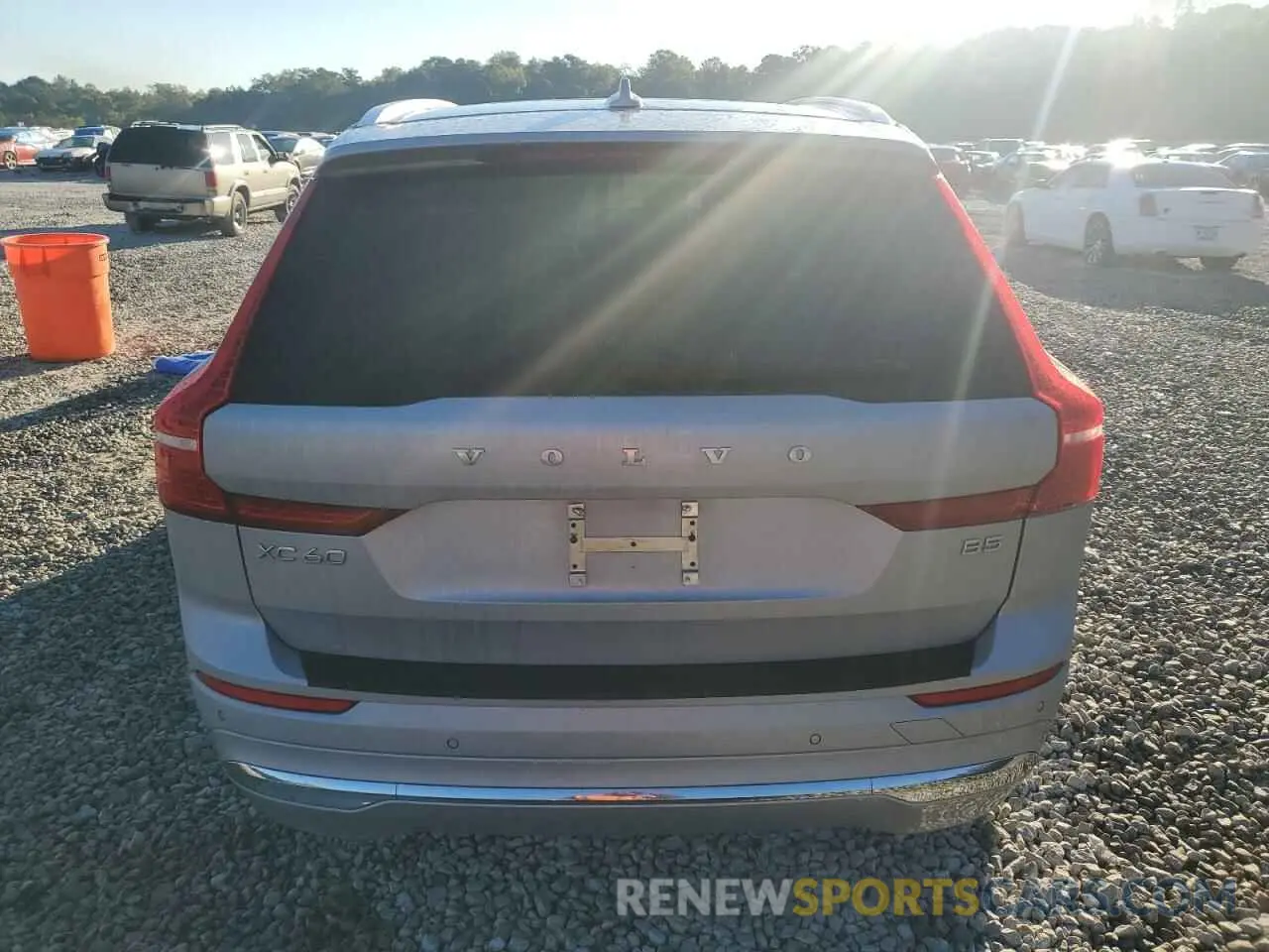 6 fotografías del automóvil dañado YV4L12DL8N1924999 VOLVO XC60 B5 IN 2022
