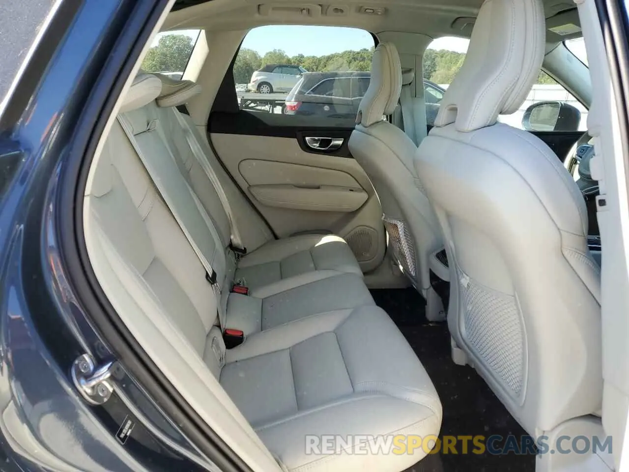 11 fotografías del automóvil dañado YV4L12DL9N1996360 VOLVO XC60 B5 IN 2022