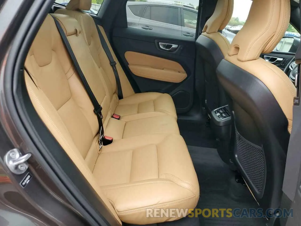 11 fotografías del automóvil dañado YV4L12RL1N1052285 VOLVO XC60 B5 IN 2022