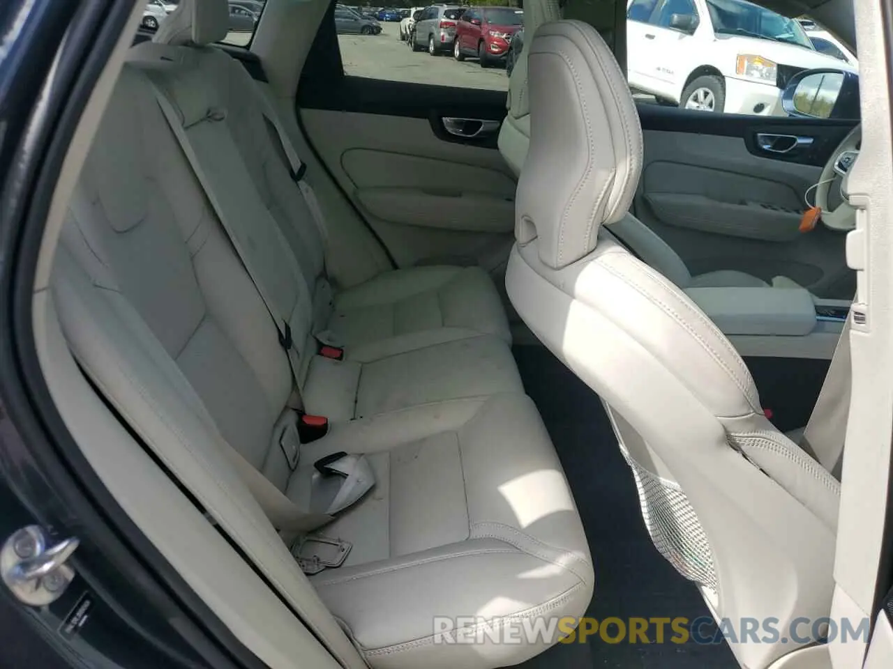 11 fotografías del automóvil dañado YV4L12RL3N1045404 VOLVO XC60 B5 IN 2022
