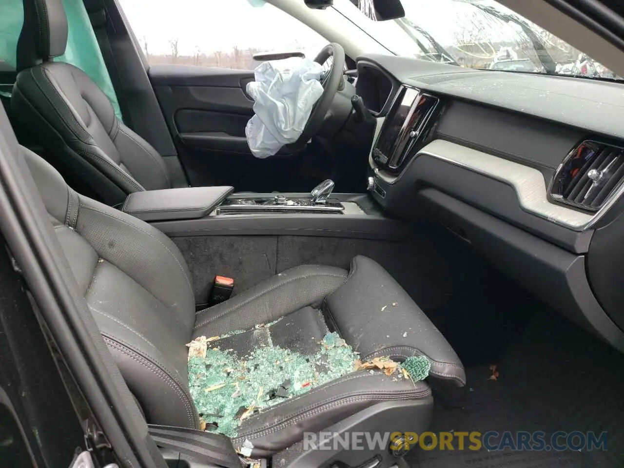 5 fotografías del automóvil dañado YV4L12RL5N1954132 VOLVO XC60 B5 IN 2022