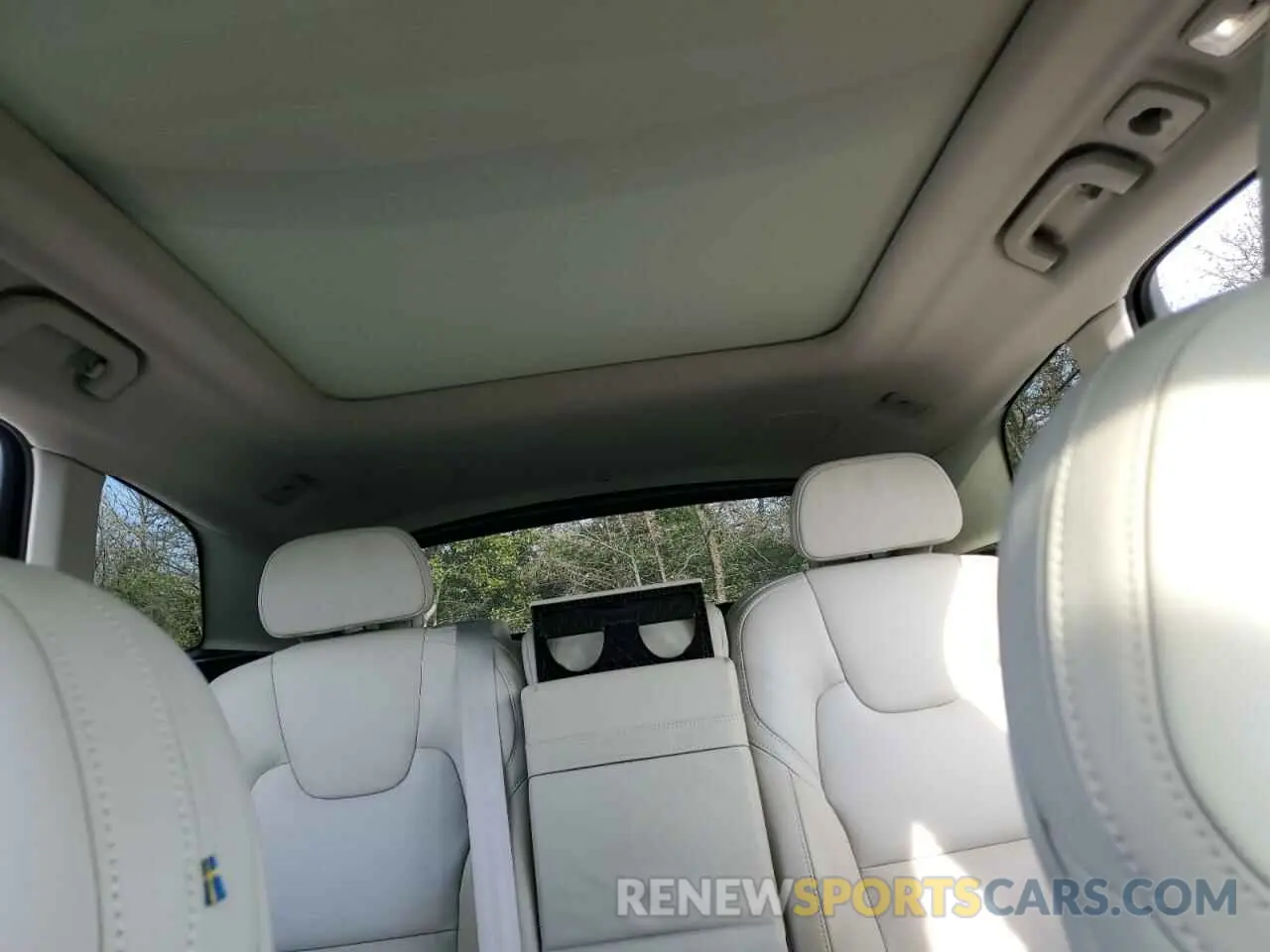 10 fotografías del automóvil dañado YV4L12RL7N1915865 VOLVO XC60 B5 IN 2022