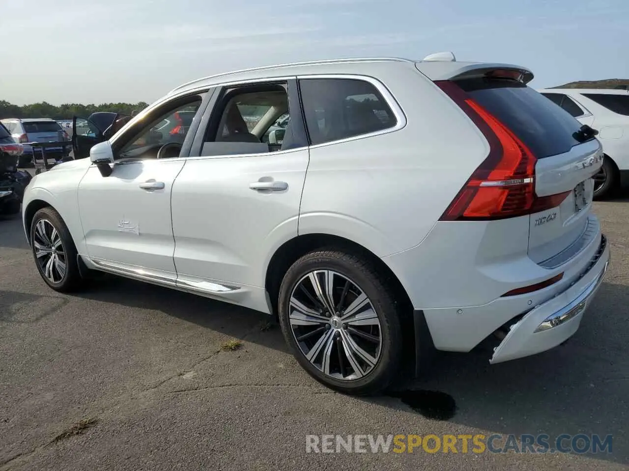 2 fotografías del automóvil dañado YV4L12RL7N1915865 VOLVO XC60 B5 IN 2022