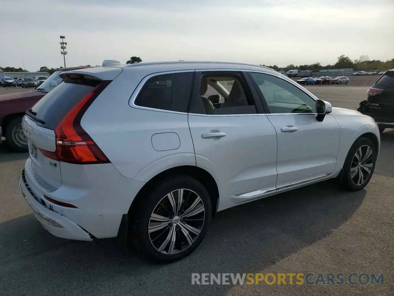 3 fotografías del automóvil dañado YV4L12RL7N1915865 VOLVO XC60 B5 IN 2022