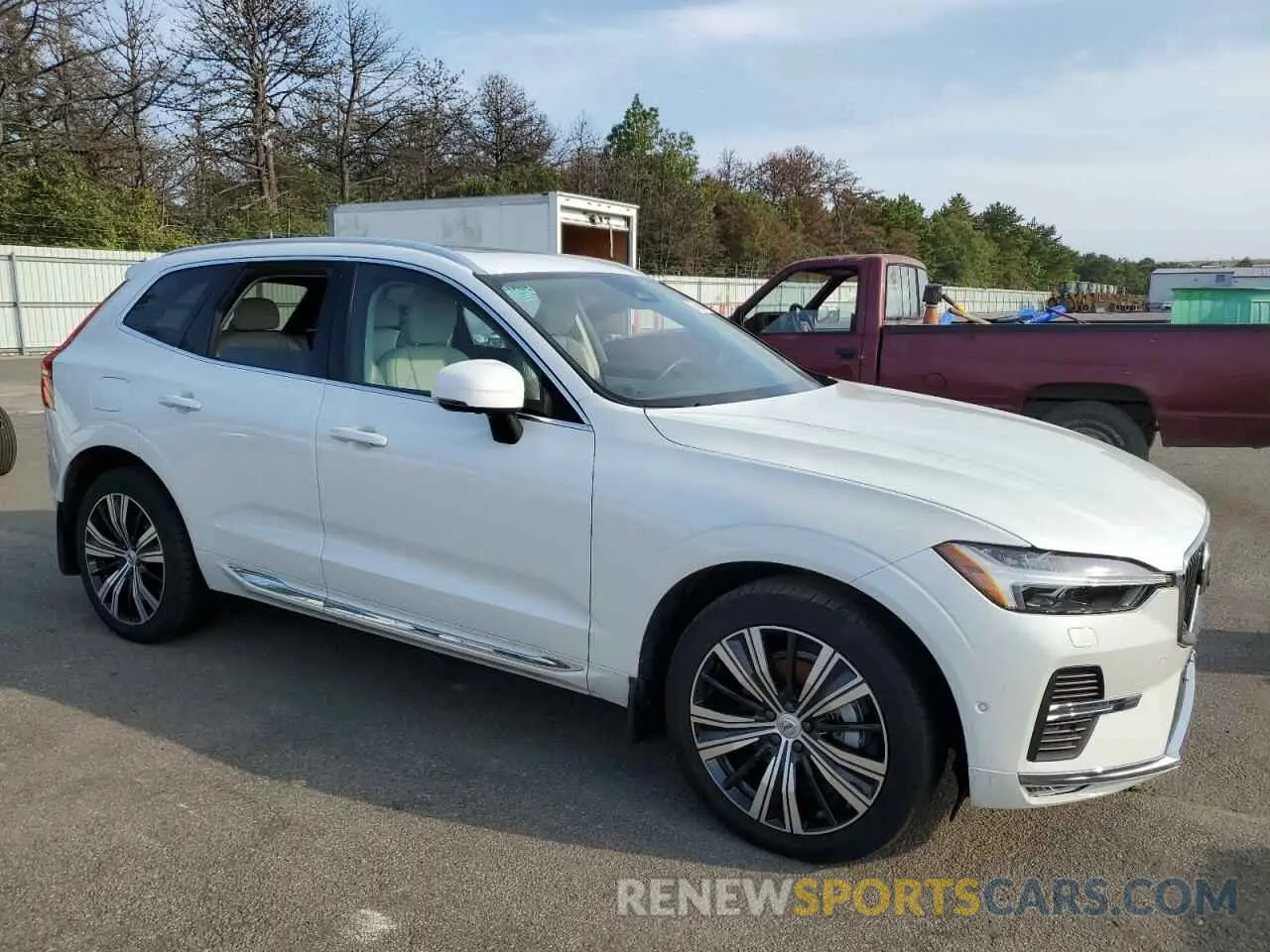 4 fotografías del automóvil dañado YV4L12RL7N1915865 VOLVO XC60 B5 IN 2022
