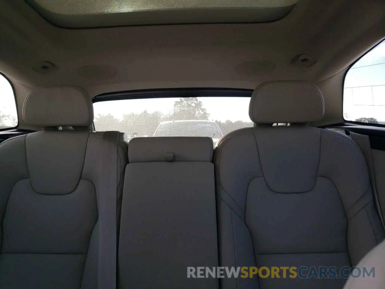 10 fotografías del automóvil dañado YV4L12RL8N1003312 VOLVO XC60 B5 IN 2022