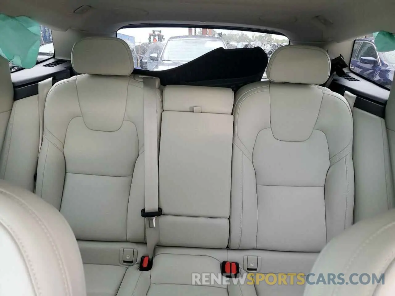 10 fotografías del automóvil dañado YV4L12RLXN1008477 VOLVO XC60 B5 IN 2022
