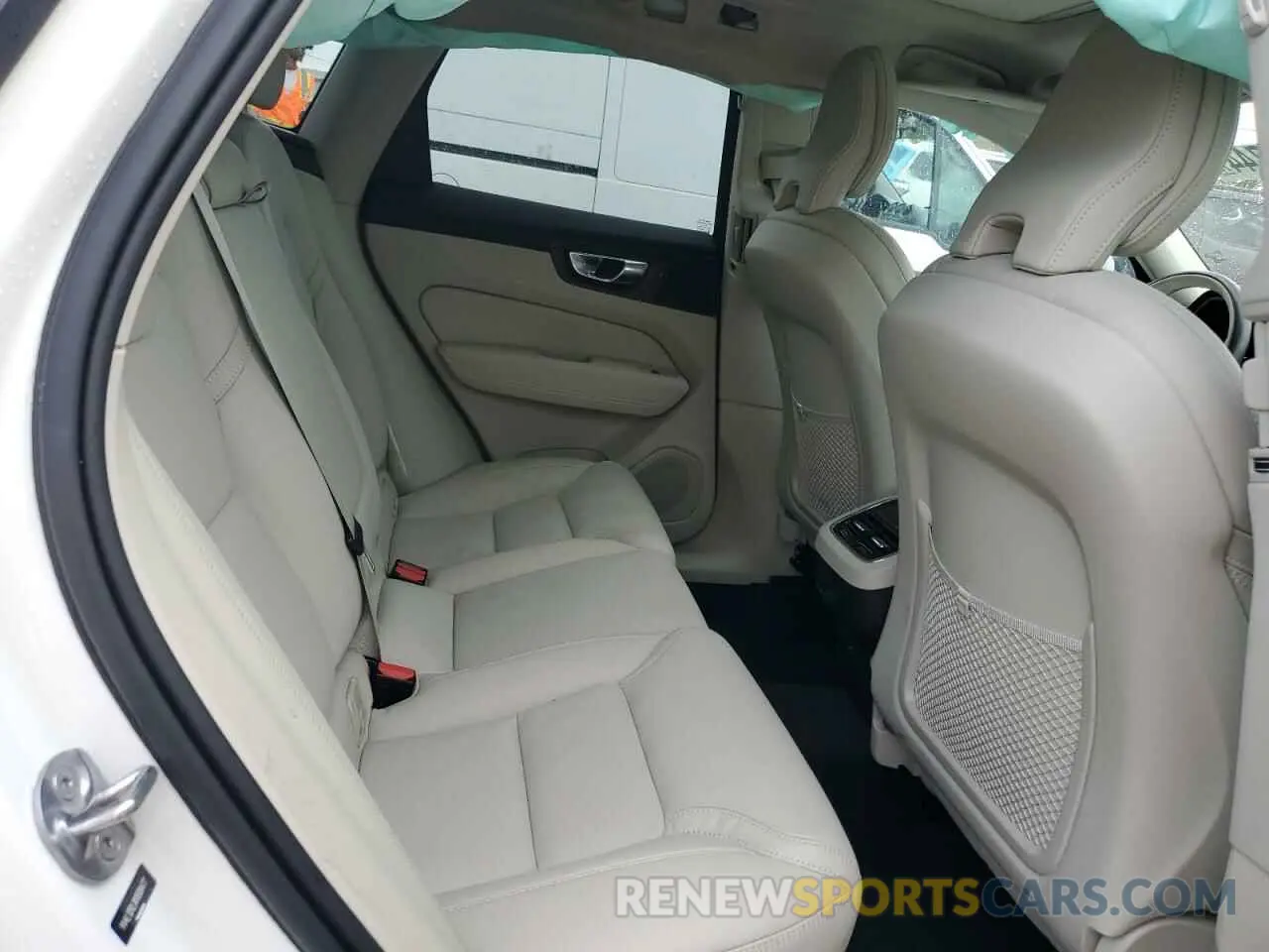 11 fotografías del automóvil dañado YV4L12RLXN1008477 VOLVO XC60 B5 IN 2022
