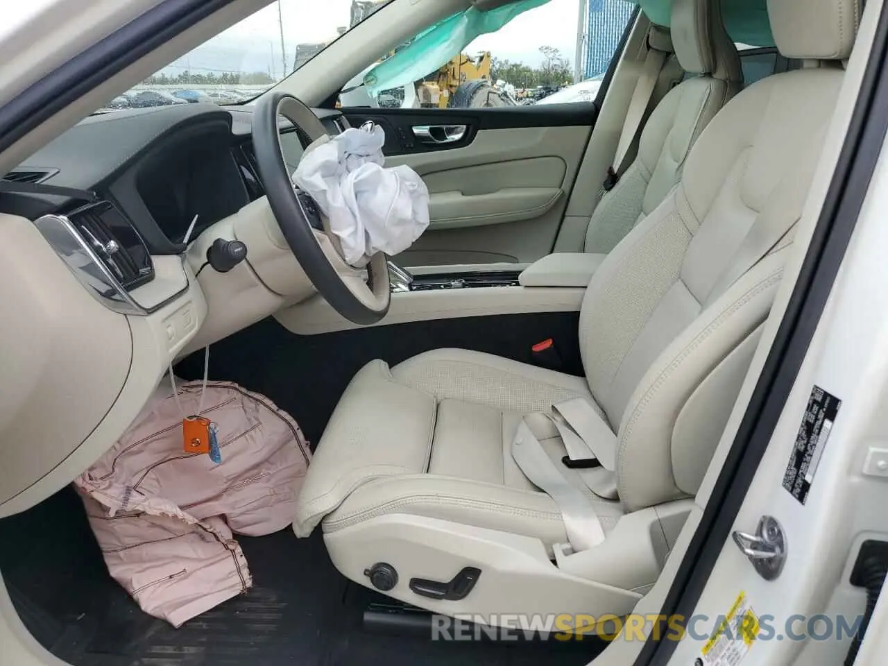 7 fotografías del automóvil dañado YV4L12RLXN1008477 VOLVO XC60 B5 IN 2022