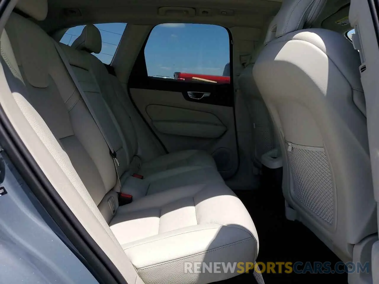 11 fotografías del automóvil dañado YV4L12DK7N1925777 VOLVO XC60 B5 MO 2022