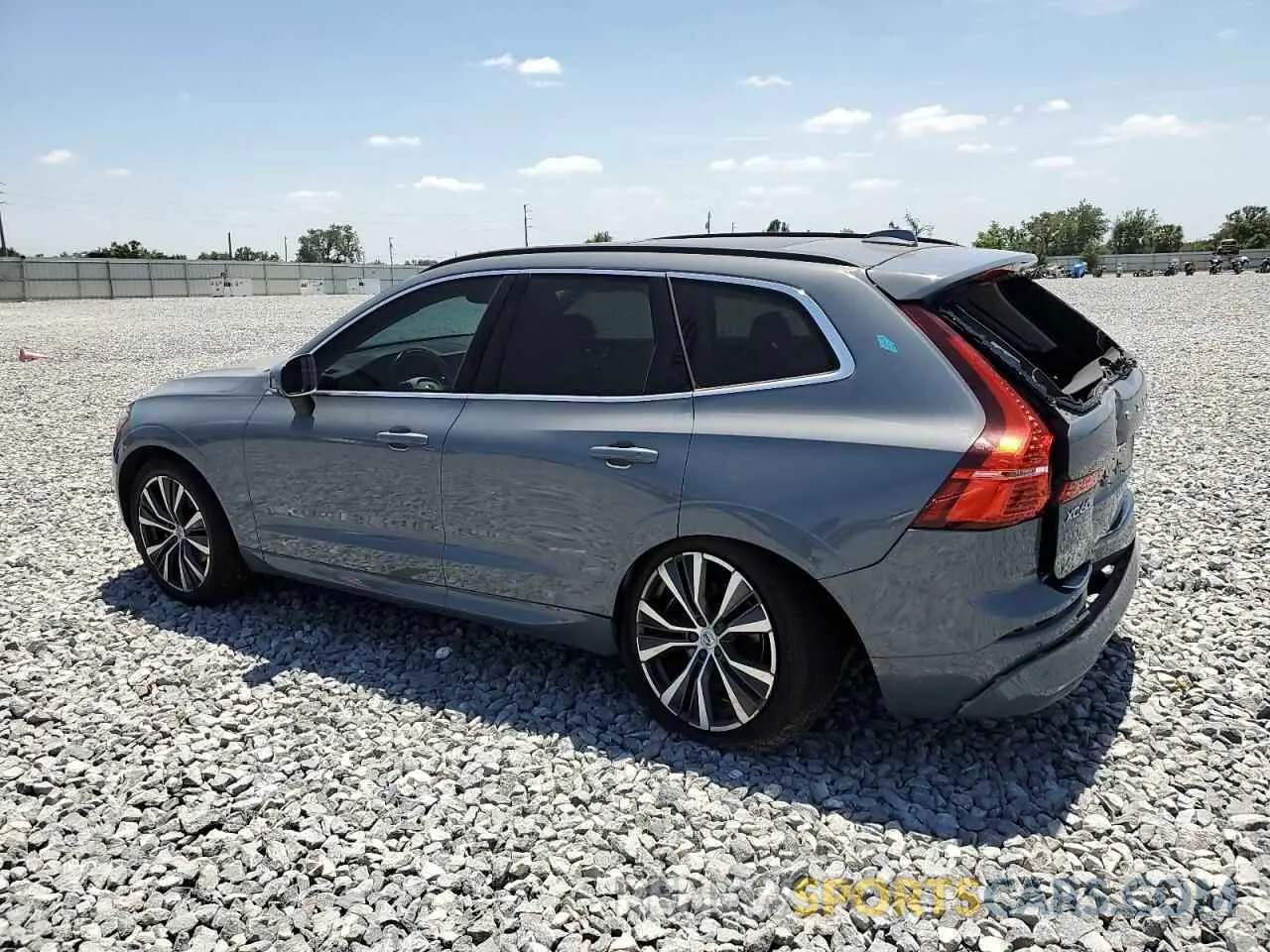 2 fotografías del automóvil dañado YV4L12DK7N1925777 VOLVO XC60 B5 MO 2022