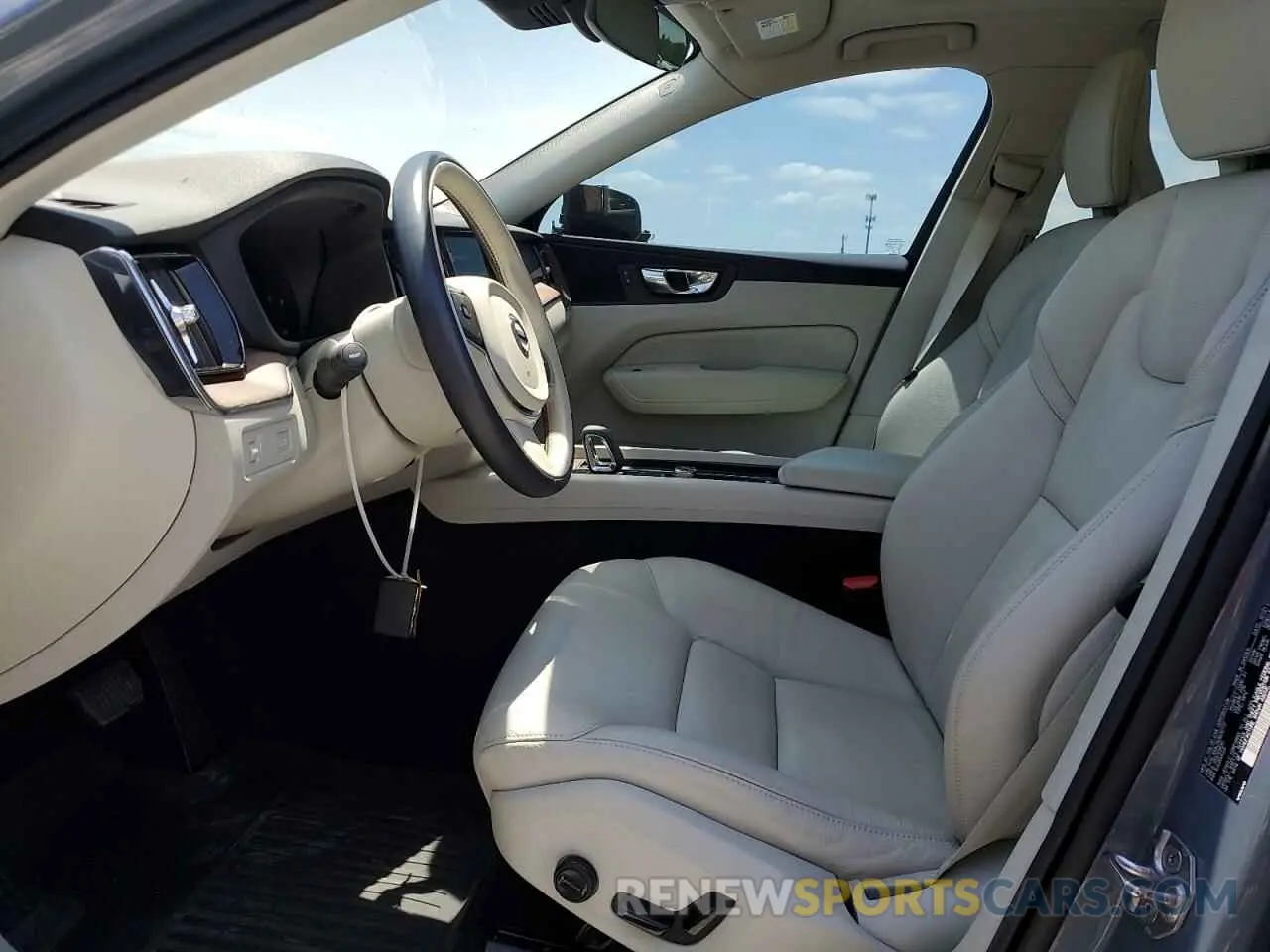 7 fotografías del automóvil dañado YV4L12DK7N1925777 VOLVO XC60 B5 MO 2022