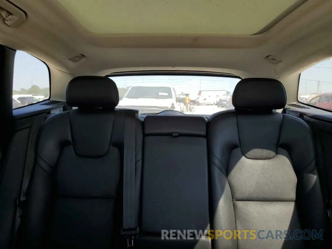 10 fotografías del automóvil dañado YV4L12DKXN1002628 VOLVO XC60 B5 MO 2022