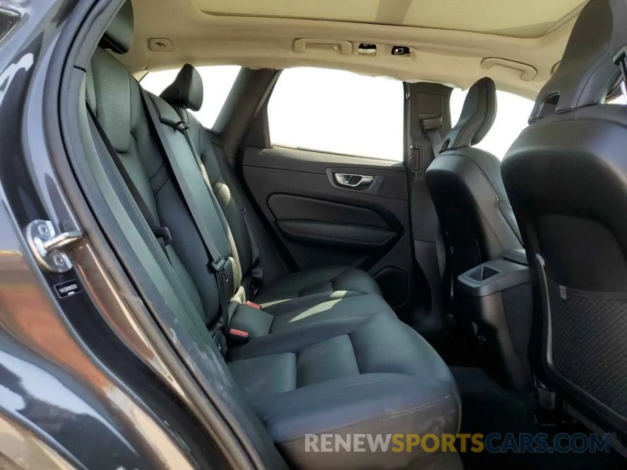 11 fotografías del automóvil dañado YV4L12DKXN1002628 VOLVO XC60 B5 MO 2022