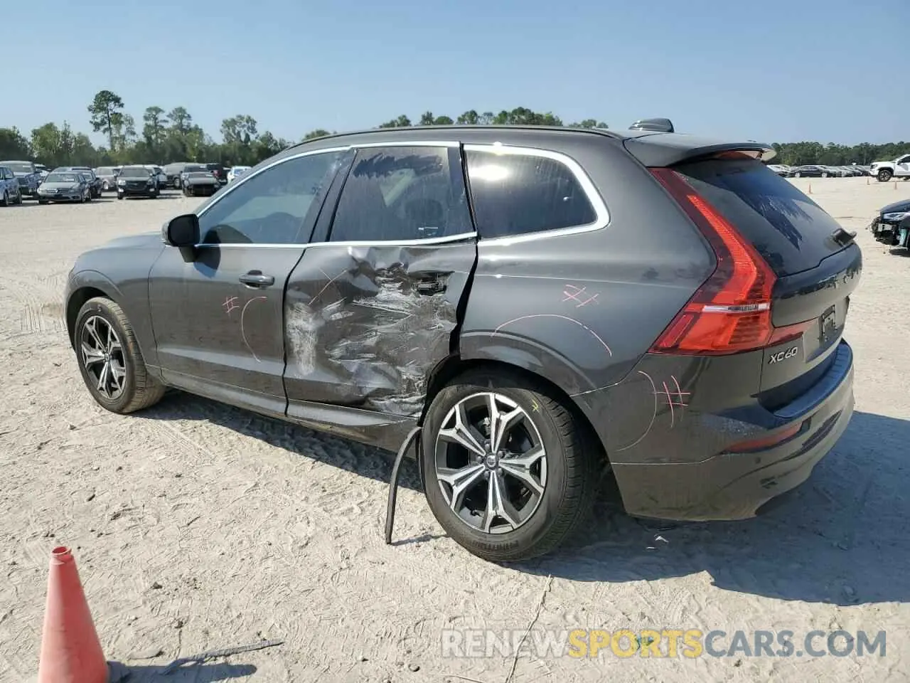 2 fotografías del automóvil dañado YV4L12DKXN1002628 VOLVO XC60 B5 MO 2022