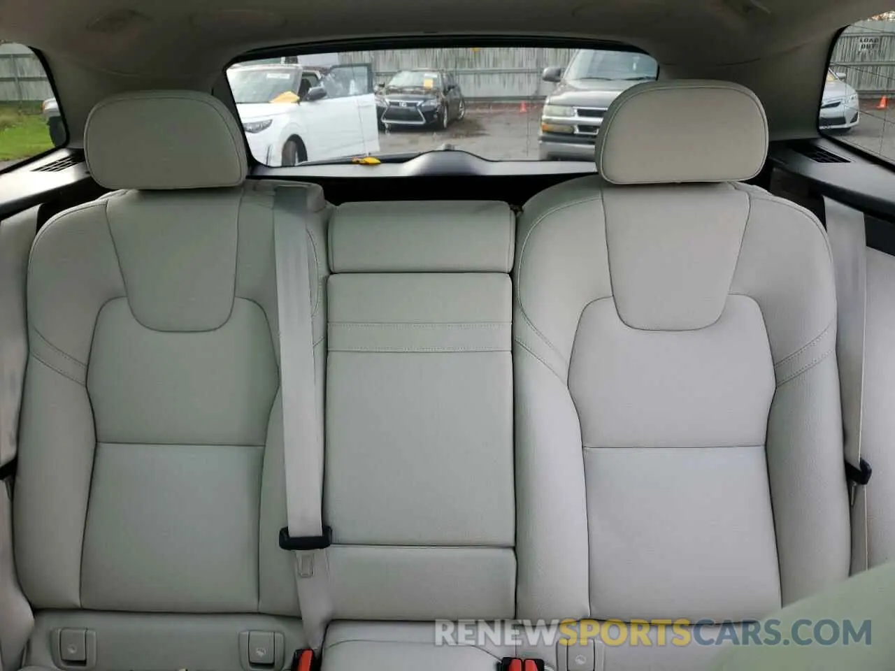 10 fotografías del automóvil dañado YV4L12RK6N1924435 VOLVO XC60 B5 MO 2022