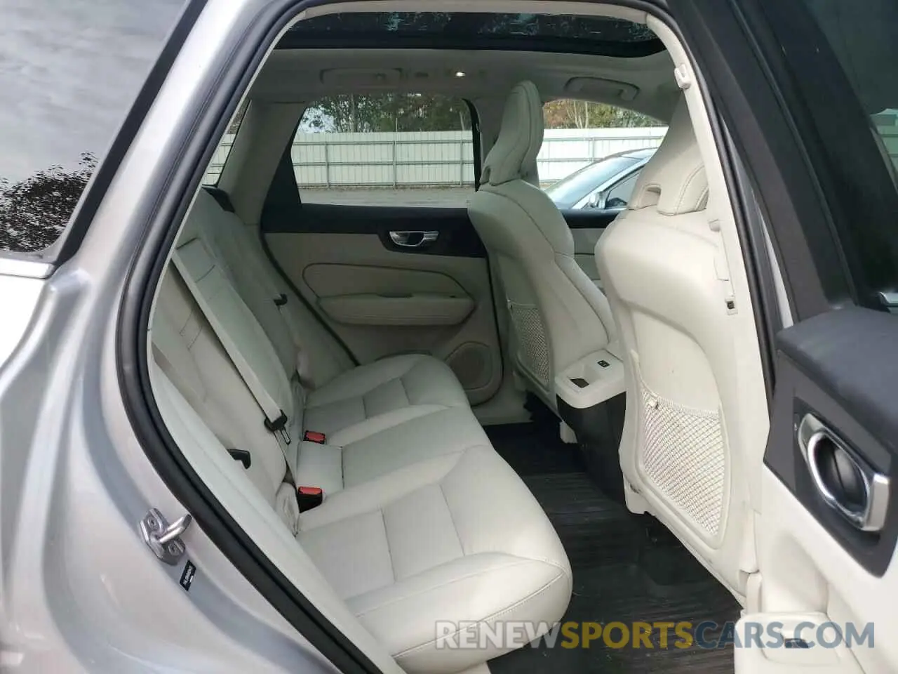 11 fotografías del automóvil dañado YV4L12RK6N1924435 VOLVO XC60 B5 MO 2022