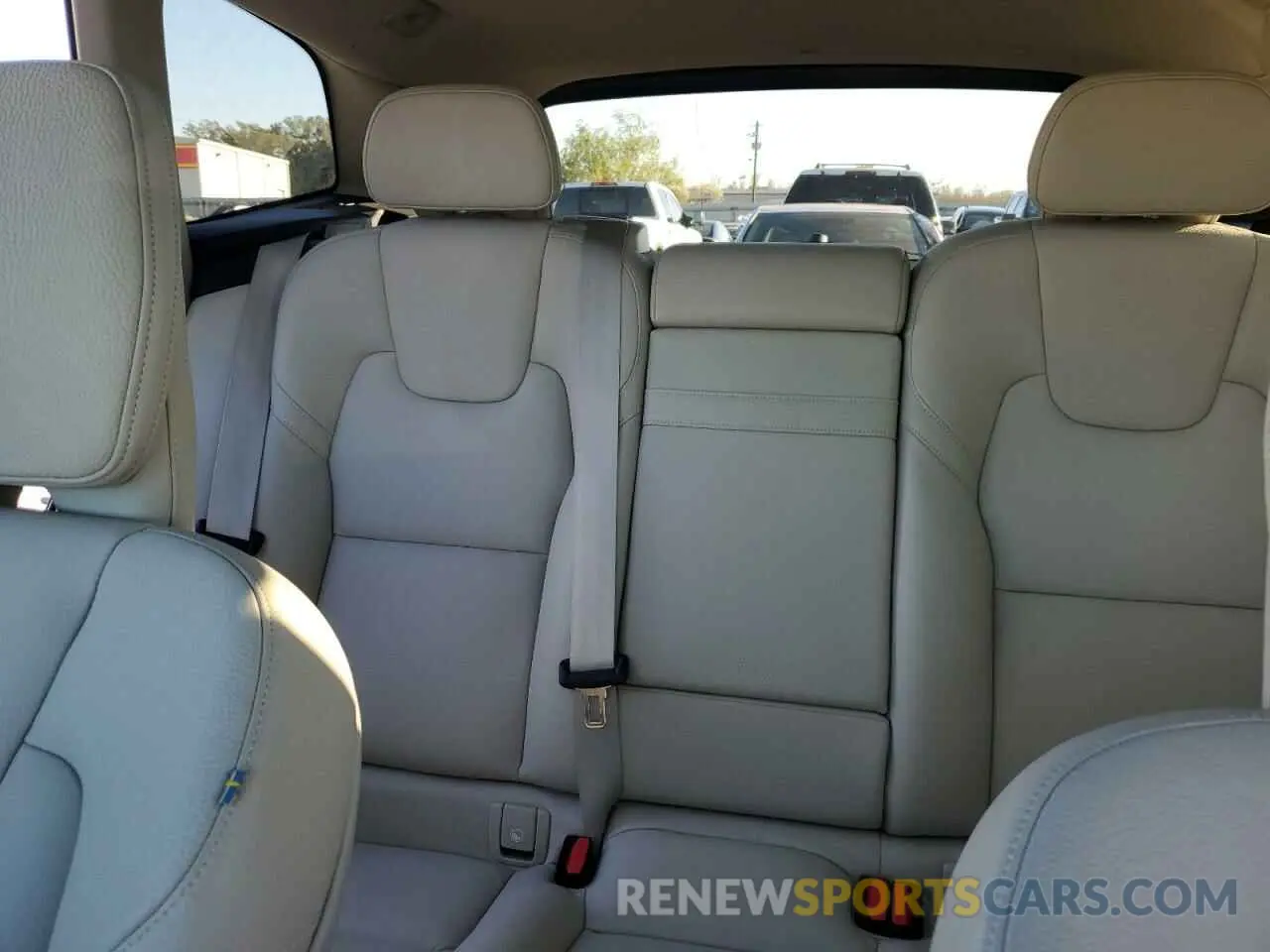 10 fotografías del automóvil dañado YV4L12RK8N1904414 VOLVO XC60 B5 MO 2022