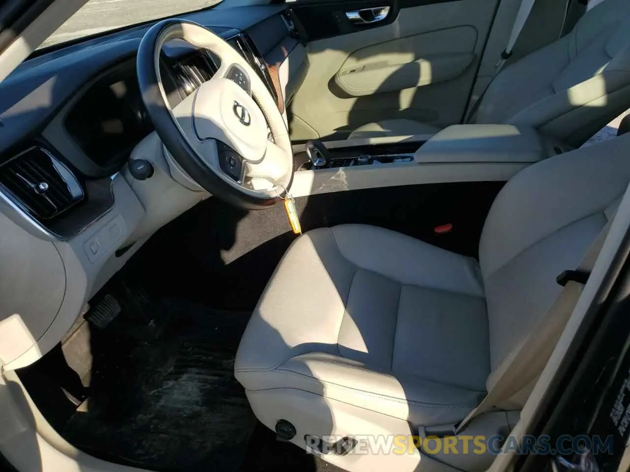 7 fotografías del automóvil dañado YV4L12RK8N1904414 VOLVO XC60 B5 MO 2022
