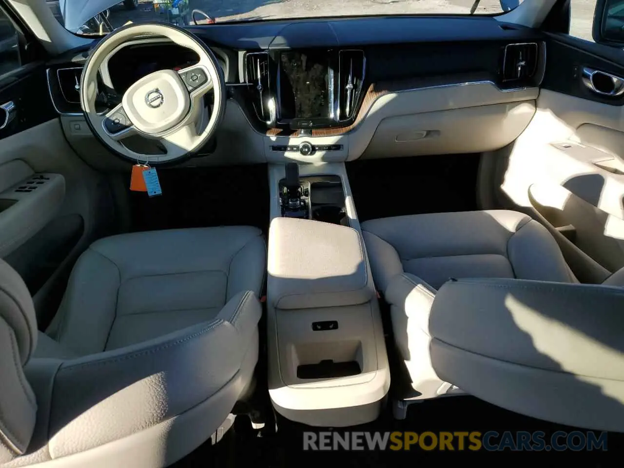 8 fotografías del automóvil dañado YV4L12RK8N1904414 VOLVO XC60 B5 MO 2022
