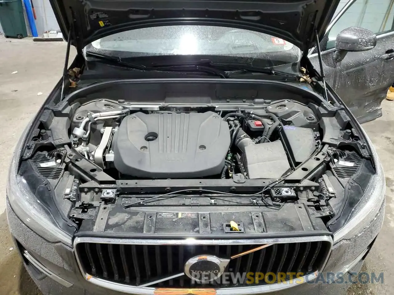 12 fotografías del automóvil dañado YV4L12RKXN1906813 VOLVO XC60 B5 MO 2022
