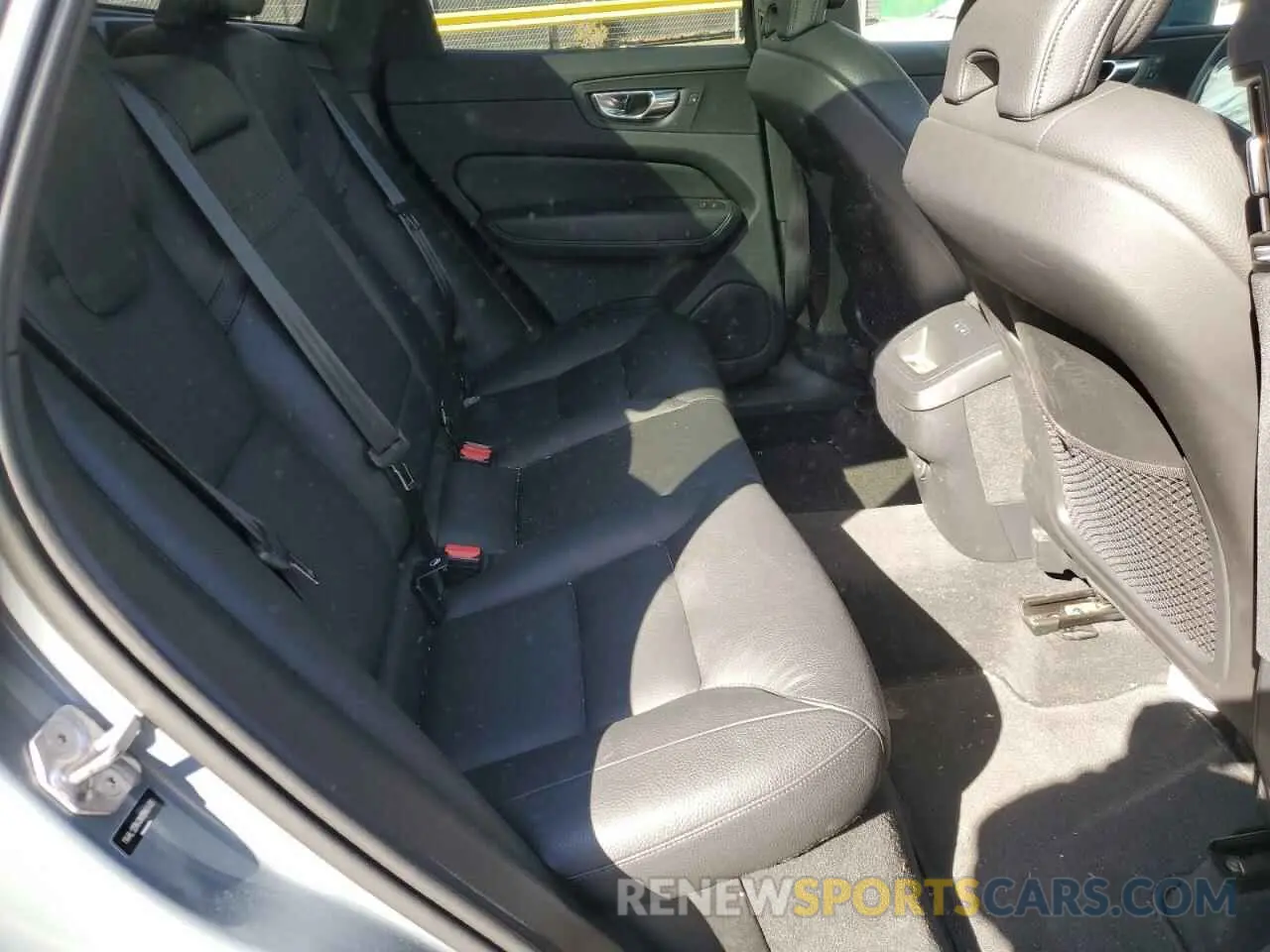 11 fotografías del automóvil dañado YV4L12RKXN1946406 VOLVO XC60 B5 MO 2022