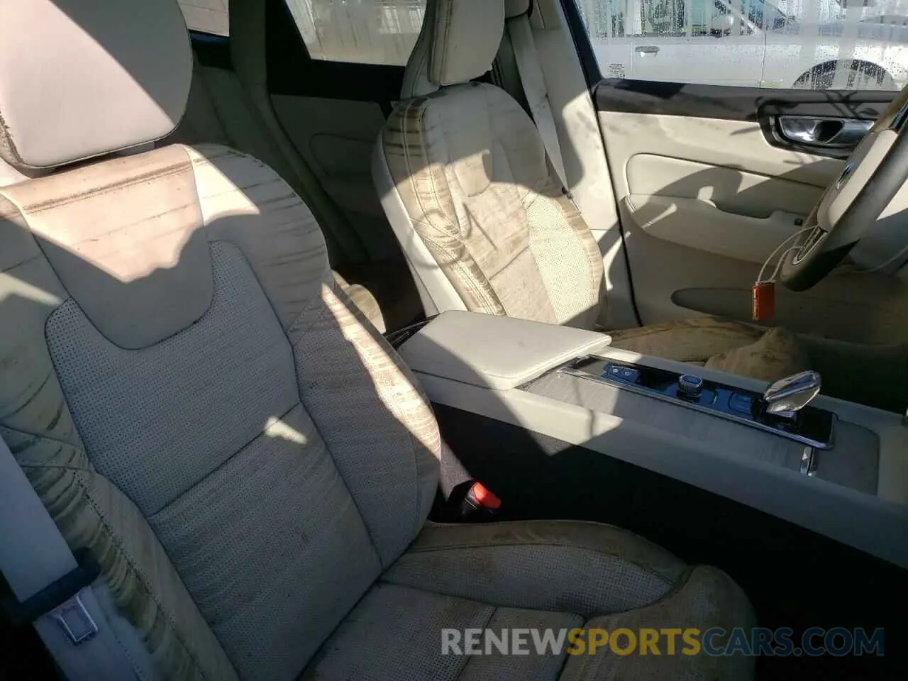 5 fotografías del automóvil dañado YV4062RL5N1965491 VOLVO XC60 B6 IN 2022