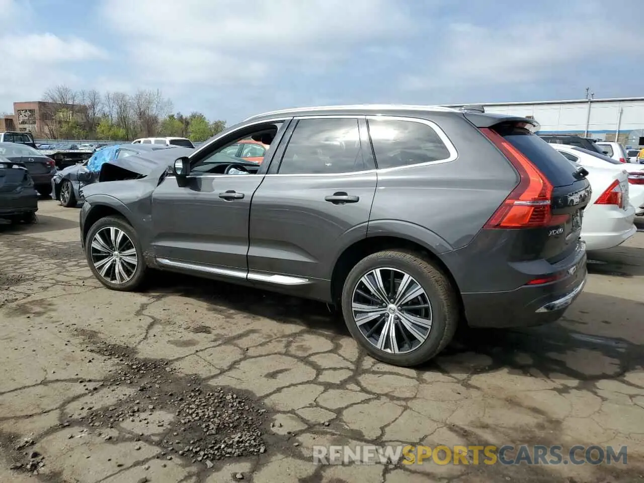 2 fotografías del automóvil dañado YV4062RL8N1905916 VOLVO XC60 B6 IN 2022