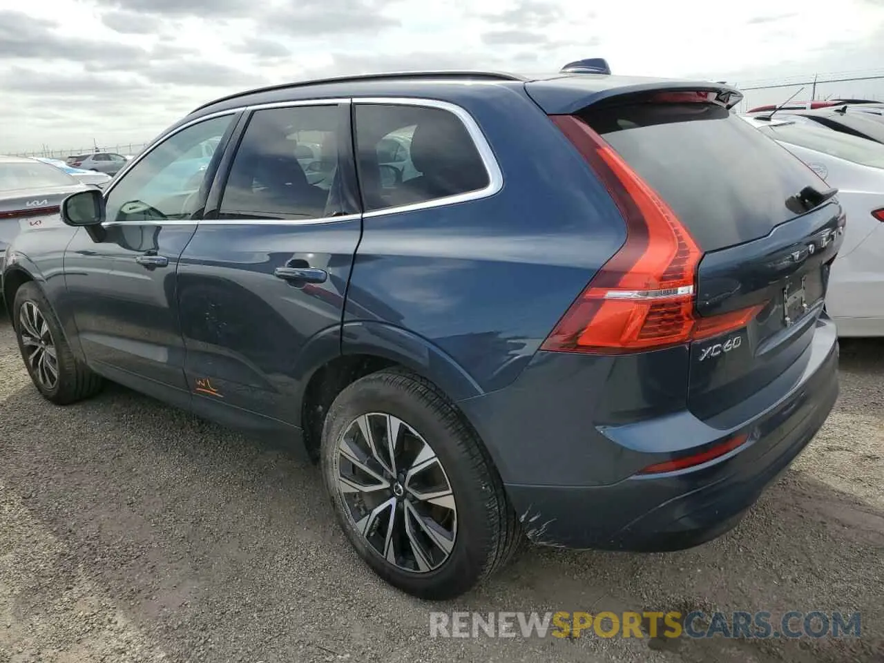 2 fotografías del automóvil dañado YV4L12DK1P1373826 VOLVO XC60 CORE 2023