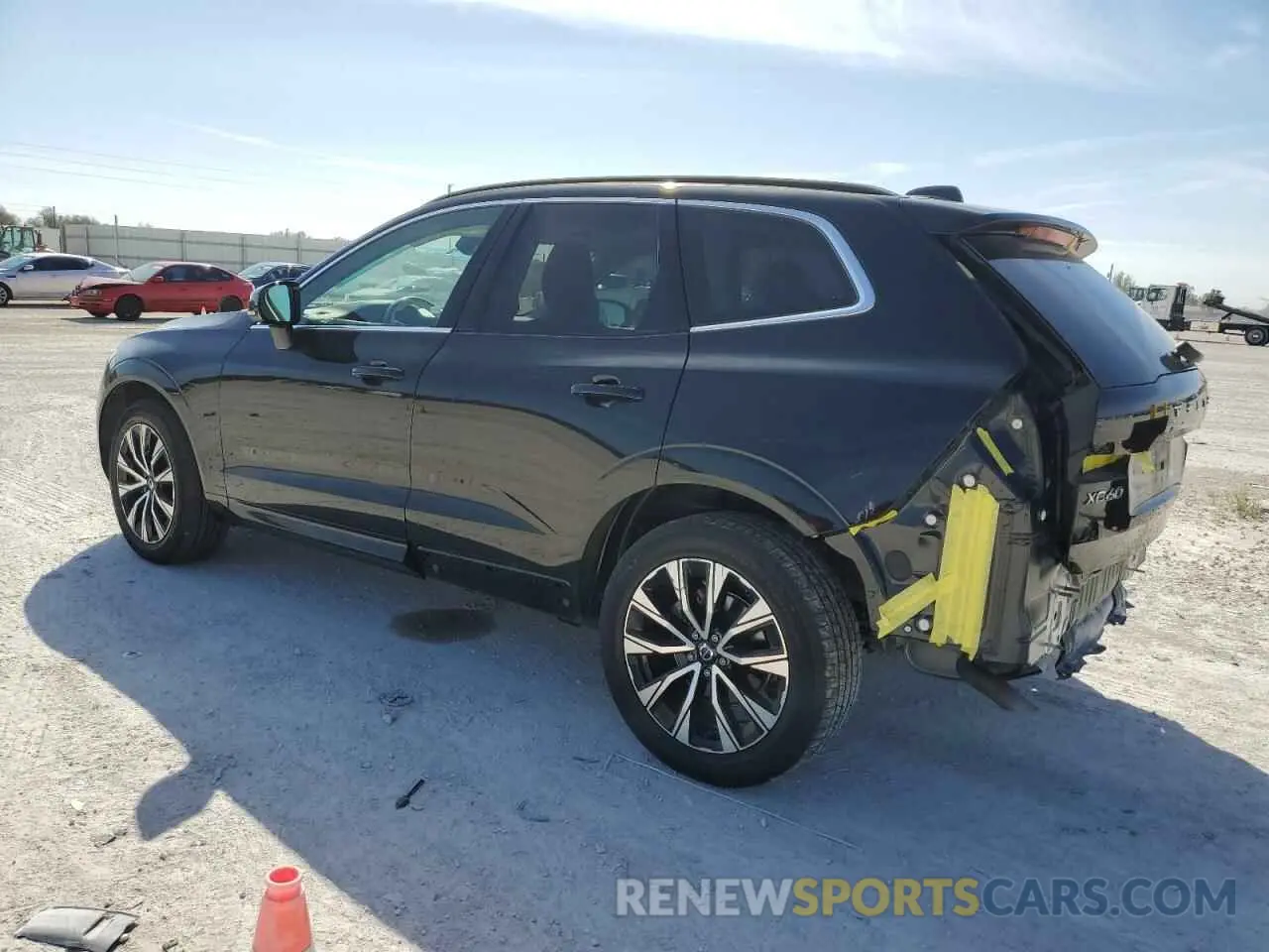 2 fotografías del automóvil dañado YV4L12RV3P1192634 VOLVO XC60 CORE 2023