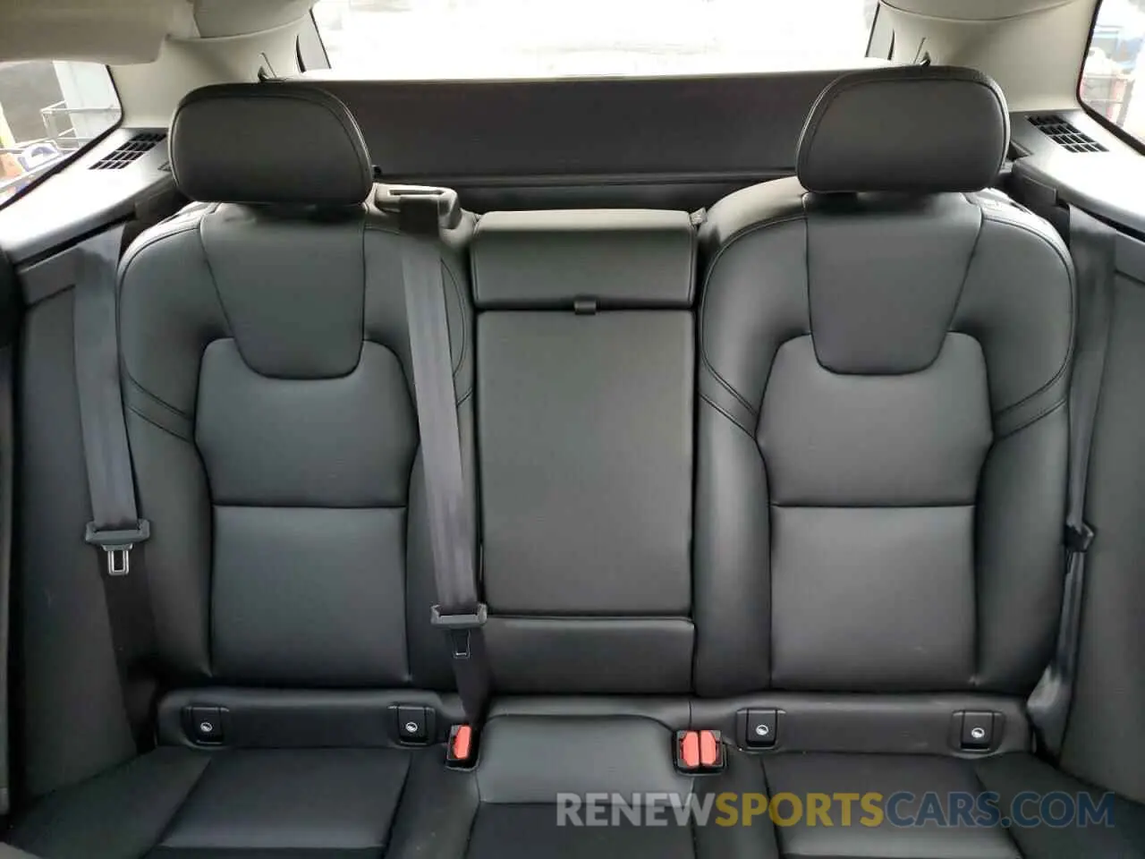 10 fotografías del automóvil dañado YV4L12RV3P1330348 VOLVO XC60 CORE 2023