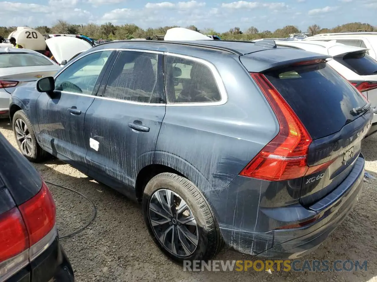 2 fotografías del automóvil dañado YV4L12RV6P1253412 VOLVO XC60 CORE 2023