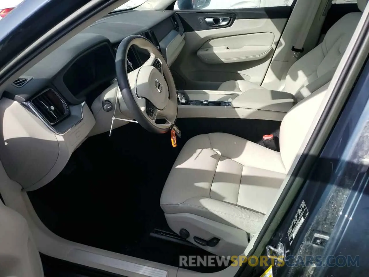 7 fotografías del automóvil dañado YV4L12RV6P1253412 VOLVO XC60 CORE 2023
