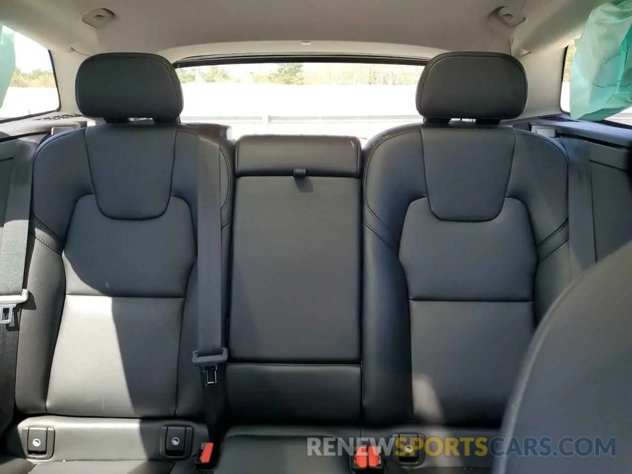 10 fotografías del automóvil dañado YV4L12RV9P1321315 VOLVO XC60 CORE 2023