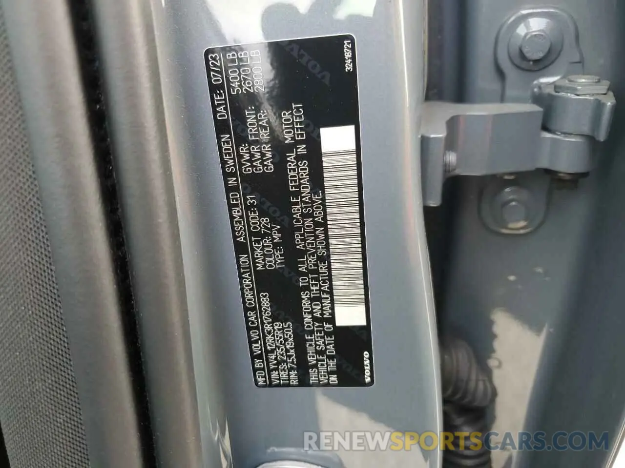 13 fotografías del automóvil dañado YV4L12RK3R1762883 VOLVO XC60 CORE 2024